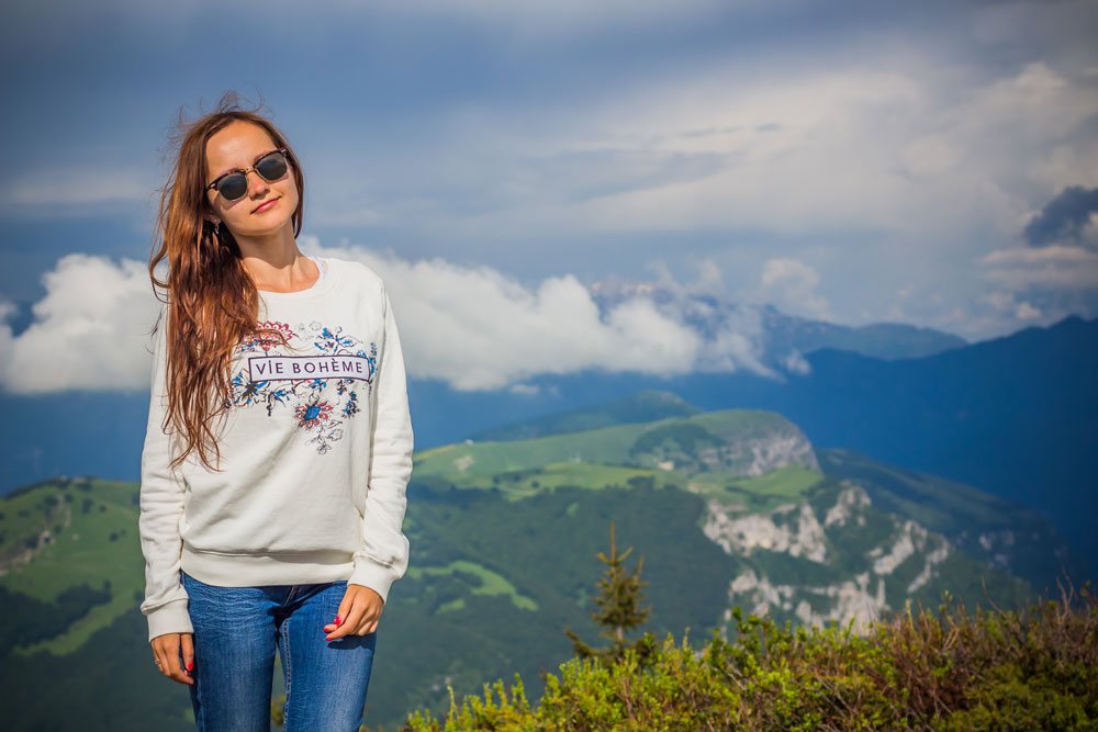 Катю мы естественно тоже не забудем сфотографировать:) Солнце ужасно слепит, поэтому мы в очках Катю мы естественно тоже не забудем сфотографировать:) Солнце ужасно слепит, поэтому мы в очках