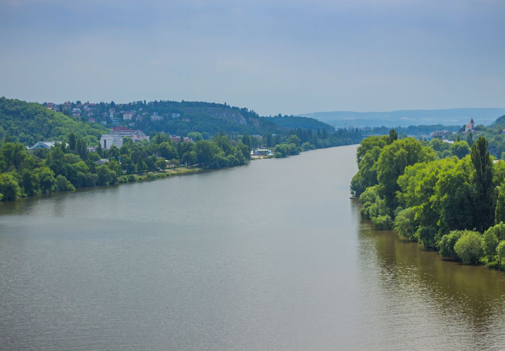 Река Влтава - вид с пражского Вышеграда