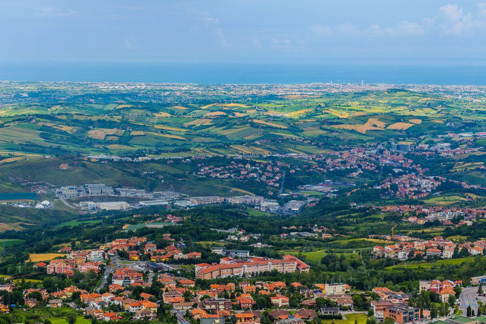 Вид с Сан-Марино на Сан-Марино, Римини, Адриатическое побережье