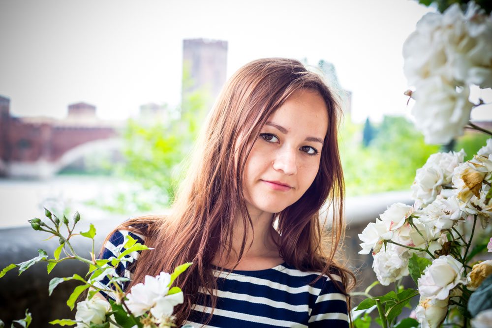Фотографировать Катю рядом с цветами - это милое дело:) Фотографировать Катю рядом с цветами - это милое дело:)