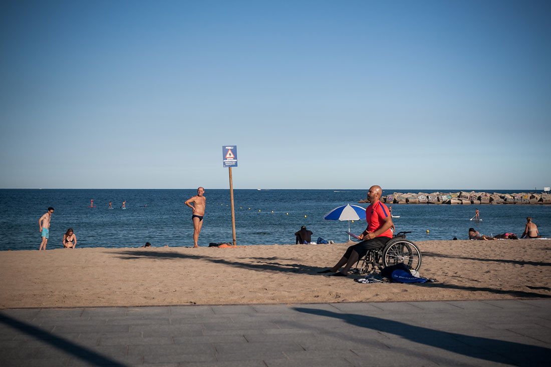 Пляж Сант-Себастиа - место, куда могут спокойно приехать отдыхать местные жители
