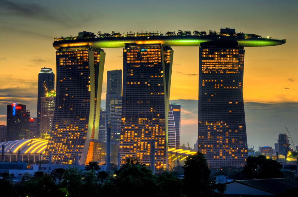 Символ Сингапура - знаменитый отель и торговый центр Marina Bay