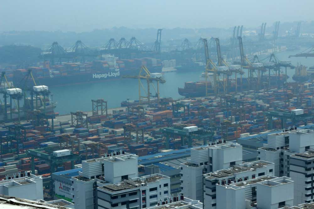 Вид на порт Сингапура