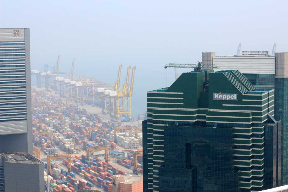 Порт Сингапура - один из самых важных морских узлов в Азии