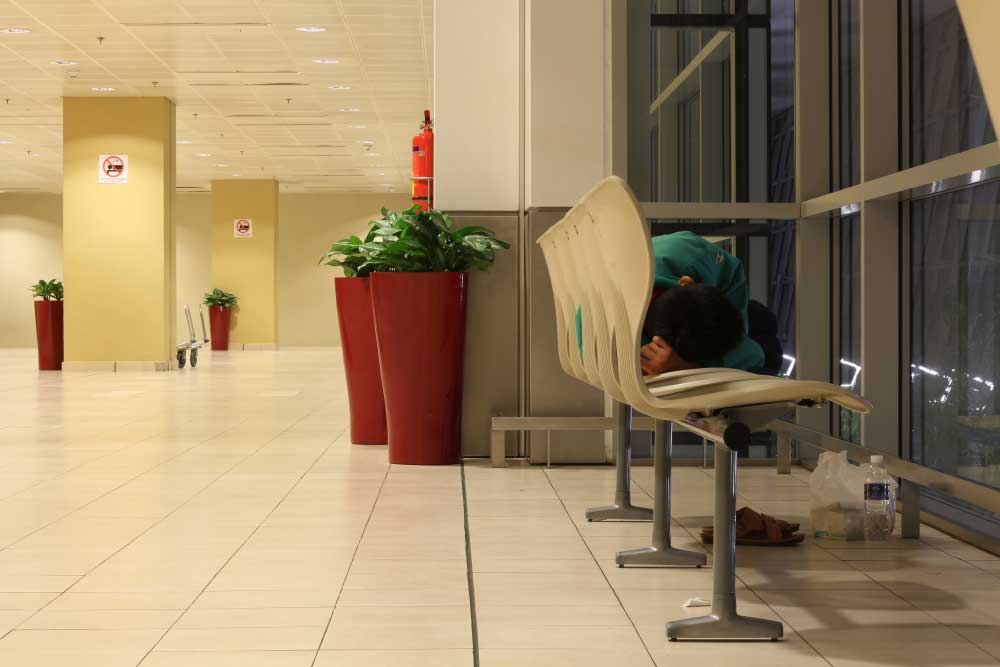 Впрочем, если вам не нужны все эти Сингапурские понты, вы можете просто тихо и спокойно поспать в каком-нибудь уголке, коих в аэропорту огромное количество:)