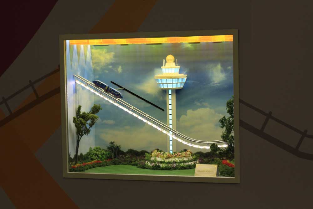 Аэропорт Сингапура Чанги: одна из его "достопримечательностей" - это самая высокая смотровая площадка, откуда диспетчера ведут свою работу