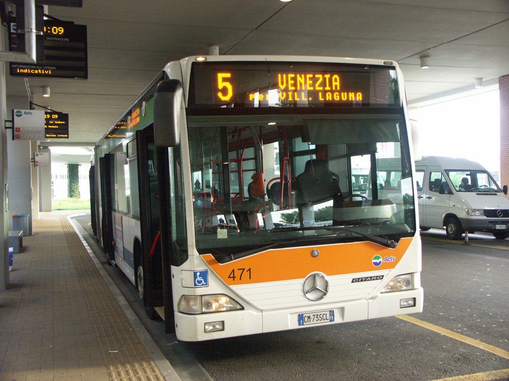 Городской автобус номер 5 в Венеции