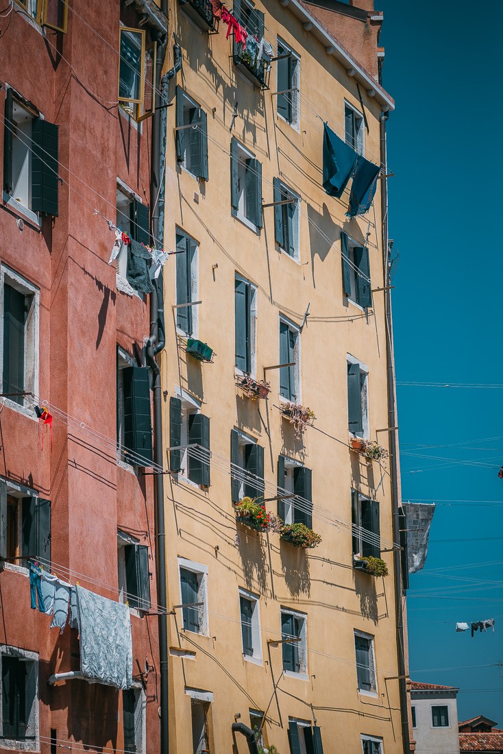 Вид на дома в еврейском гетто в Венеции