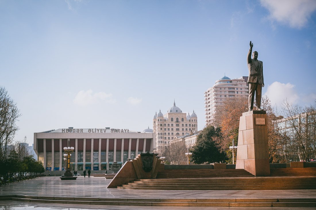 Памятник Гейдару Алиеву