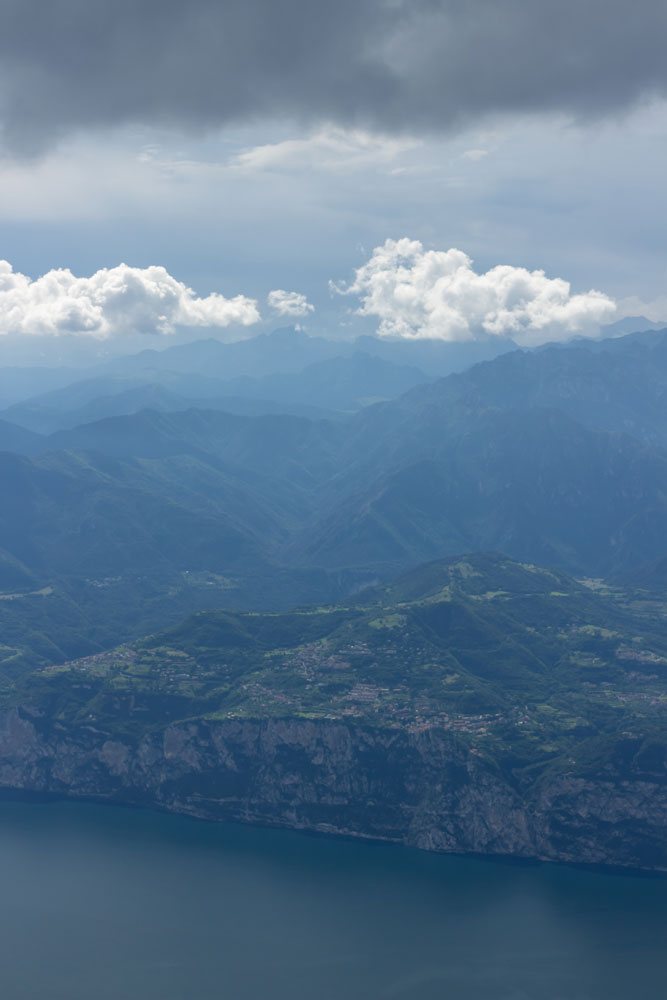 Вид на озеро с горы Монте-Бальдо