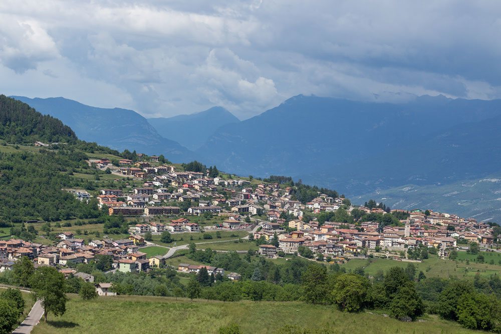 Альпийские горы усыпаны множеством таких удивительных городков-деревень...