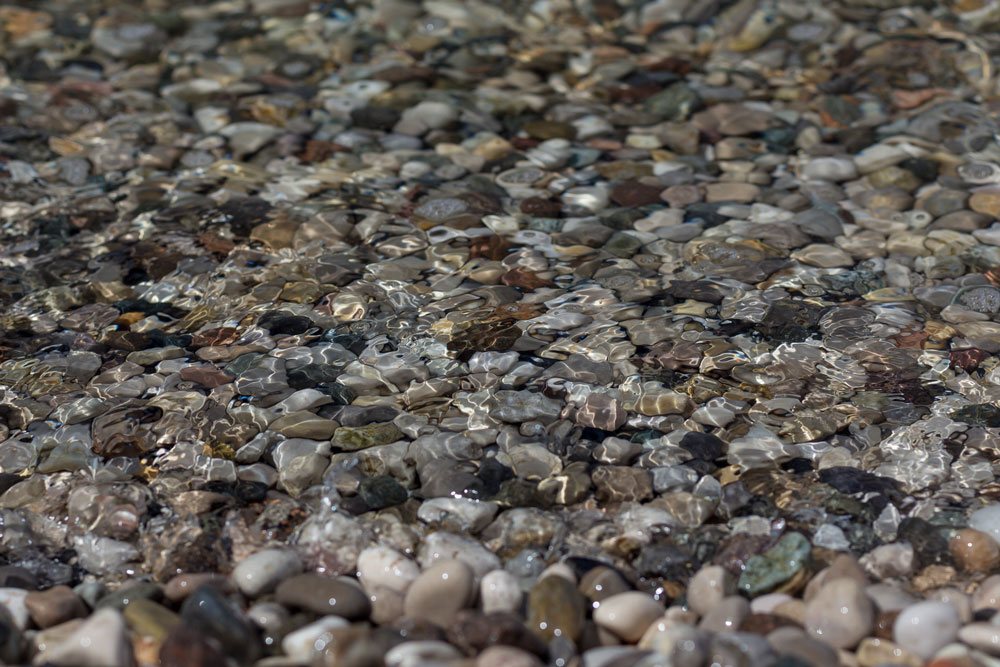 Прибрежная зона озера Гарда в основном каменистая, редко где встретишь пляжные зоны.