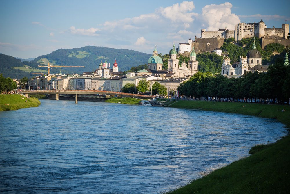 Общий вид на Зальцбург со стороны одноименной реки