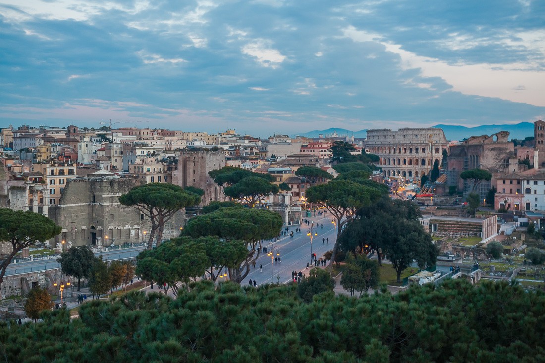 Вид на Колизей со стороны Капитолия