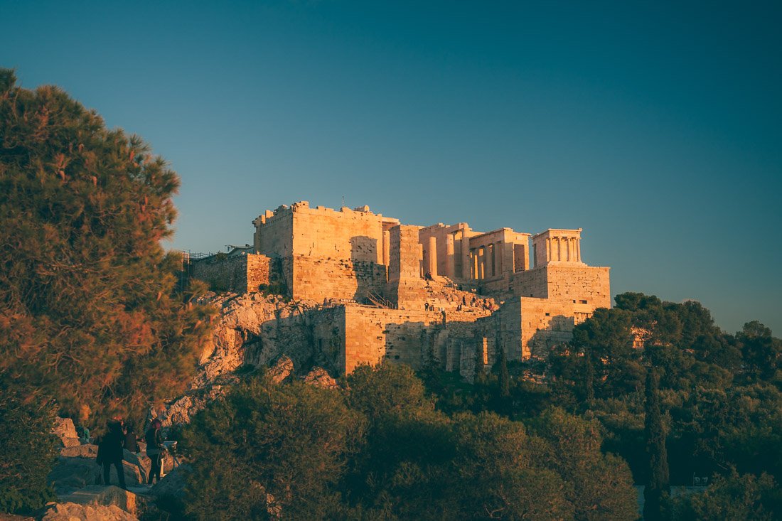 Еще один вид с холма на Акрополь