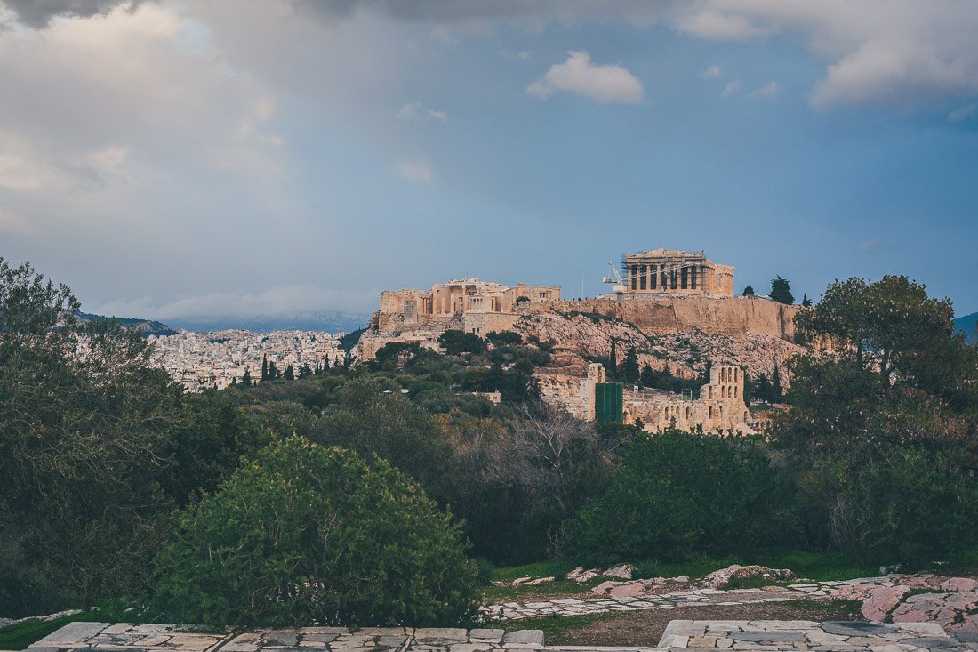 Вид на Акрополь с холма Филопаппосу