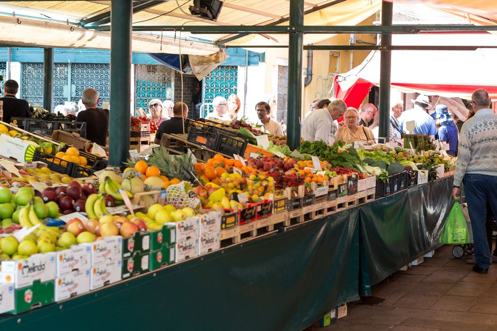 Также на наше удивление, в Венеции есть и обычный рынок, где можно купить фрукты, овощи и морепродукты