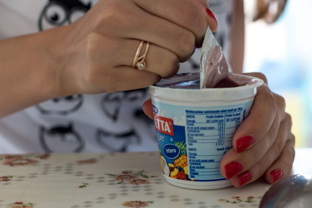 Завтрак в Римини настоящим итальянским йогуртом, честно говоря, ничем не отличается от российского продукта:)