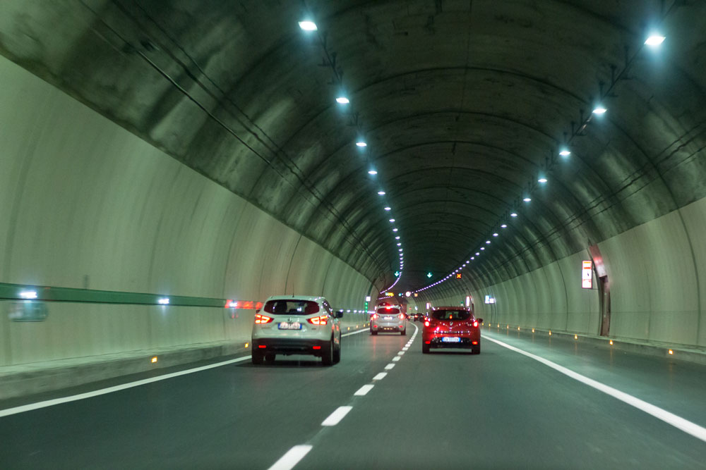 Платная дорога из Флоренции в Верону - много туннелей и отличная скорость:)