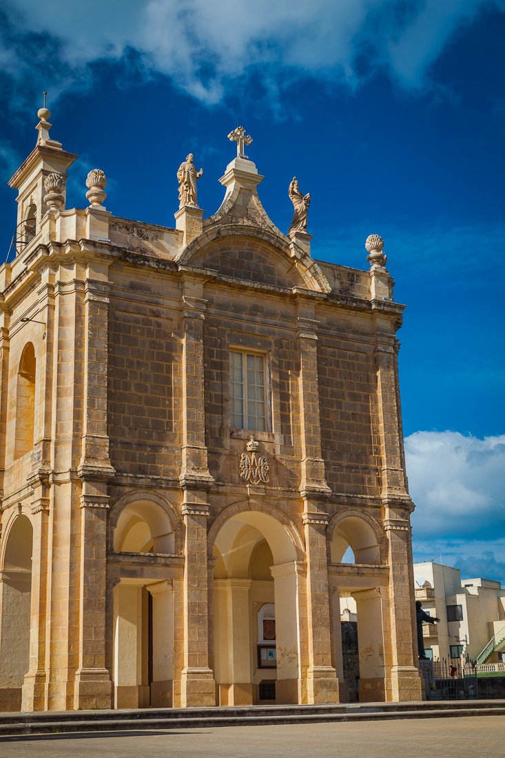 Религиозности на этом острове не меньше, чем на основном Мальты