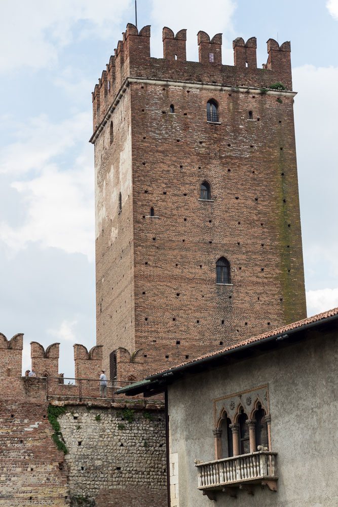 Одна из башень замка Кастельвеккио