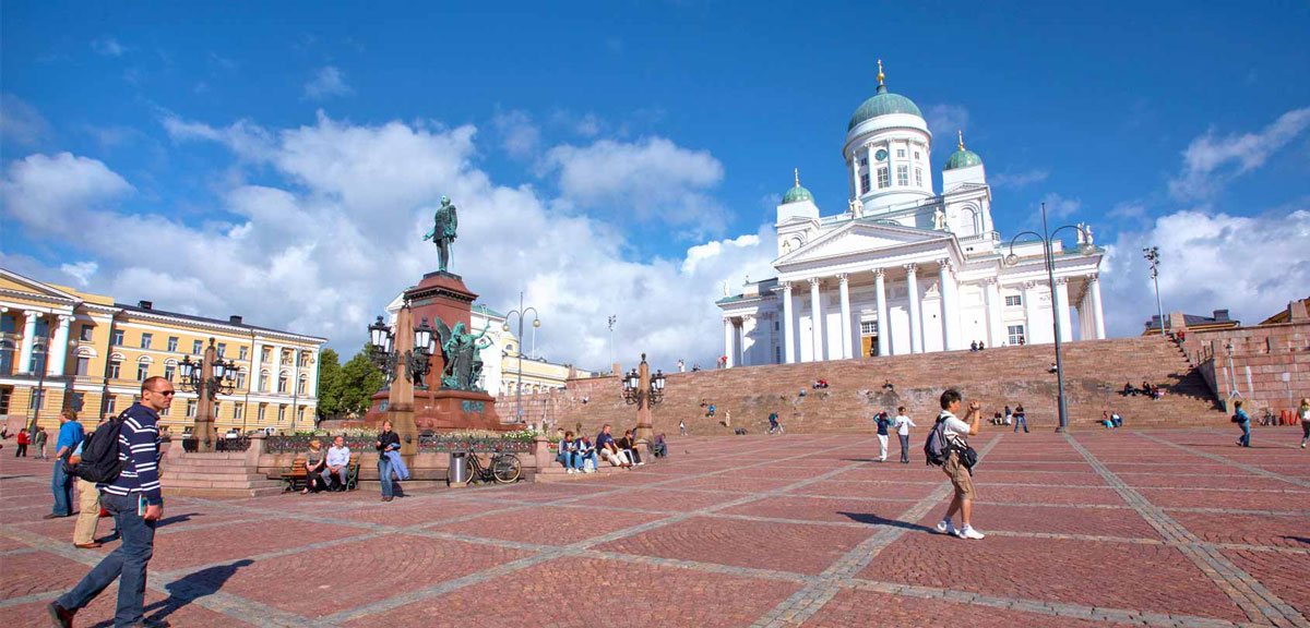 Одна из центральных достопримечательностей Хельсинки - Сенатская площадь