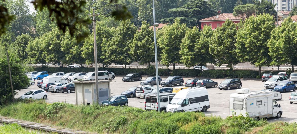 Парковка в Вероне - бесплатный вариант размещения Парковка в Вероне - бесплатный вариант размещения