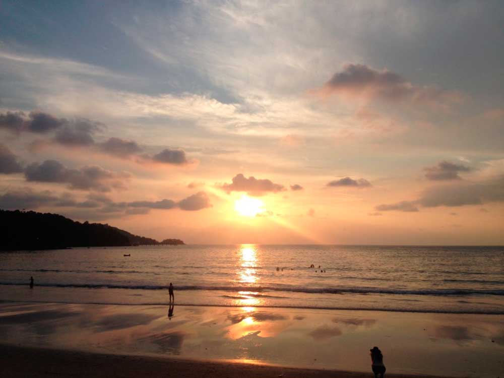 Закат на пляже Патонг