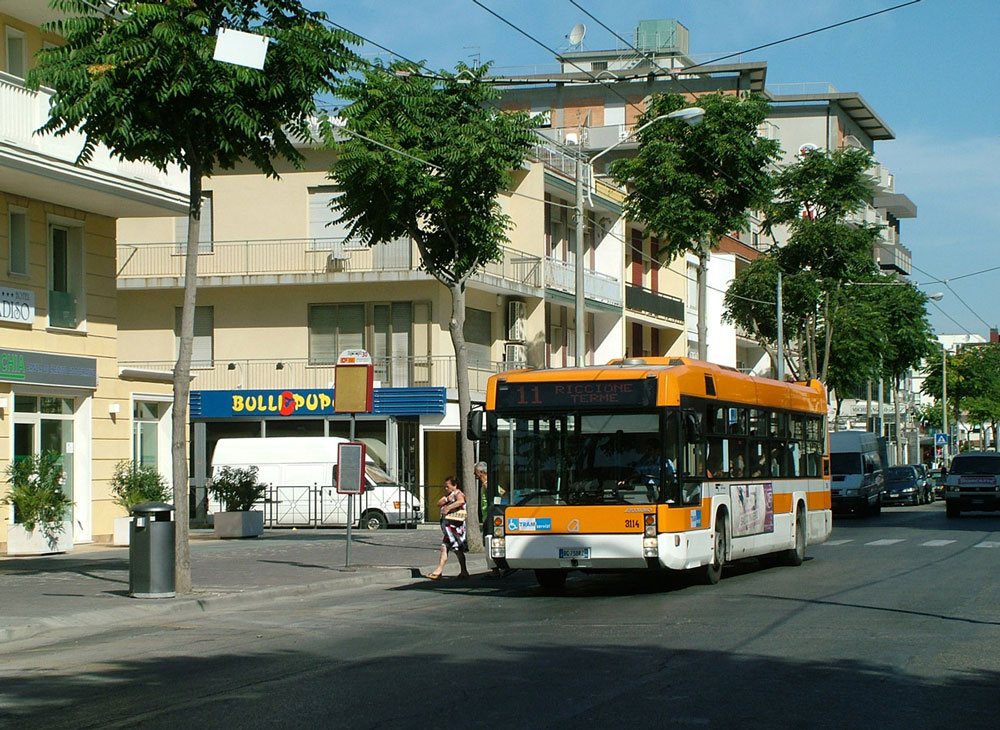 Так выглядит общественный транспорт, а точнее автобус в Римини
