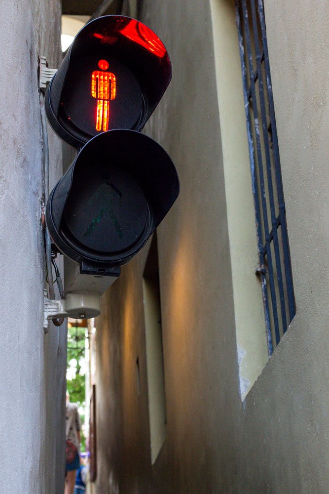 Потом нажимаем волшебную кнопочку и вуаля - красный! Мне кажется, это долг любого туриста - заняться регулированием пешей улицы в Праге:)
