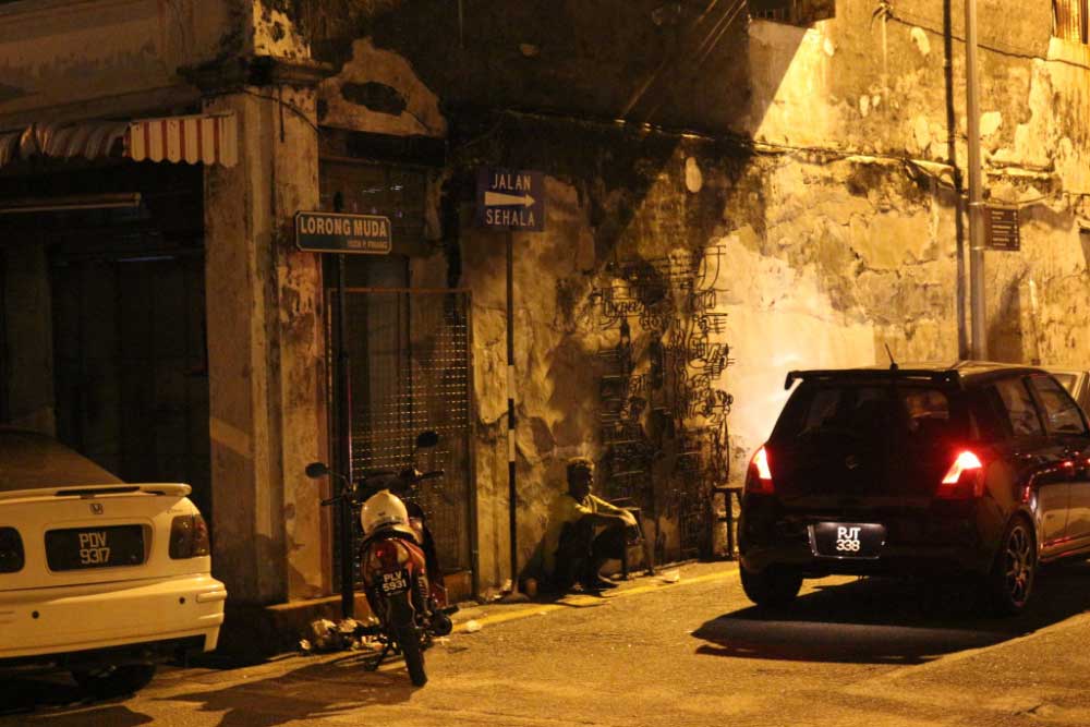 Улицы Пенанга все таки очень колоритно смотрятся в свете ночных фонарей и местных жителей.