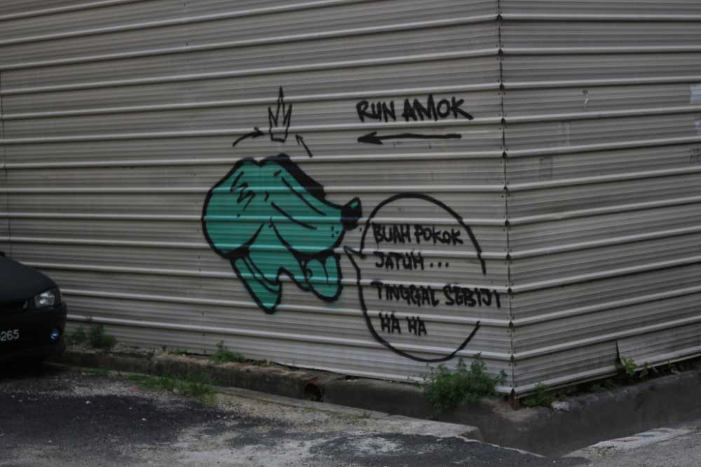 Это просто местные жители зазывают туристов к себе, используя граффити:)