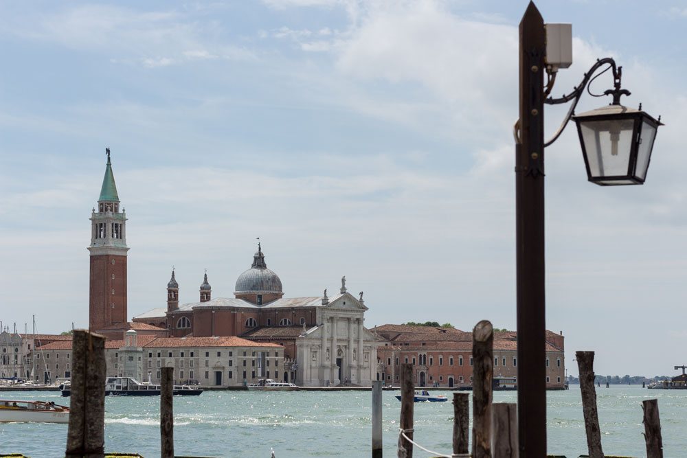 Конец Гранд Канала и церковь Иль Реденторе в Венеции