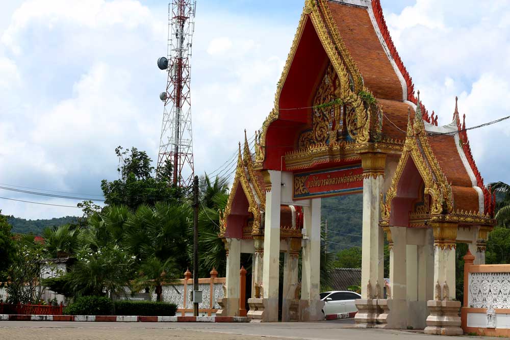 Вход в храм Ват Чалонг